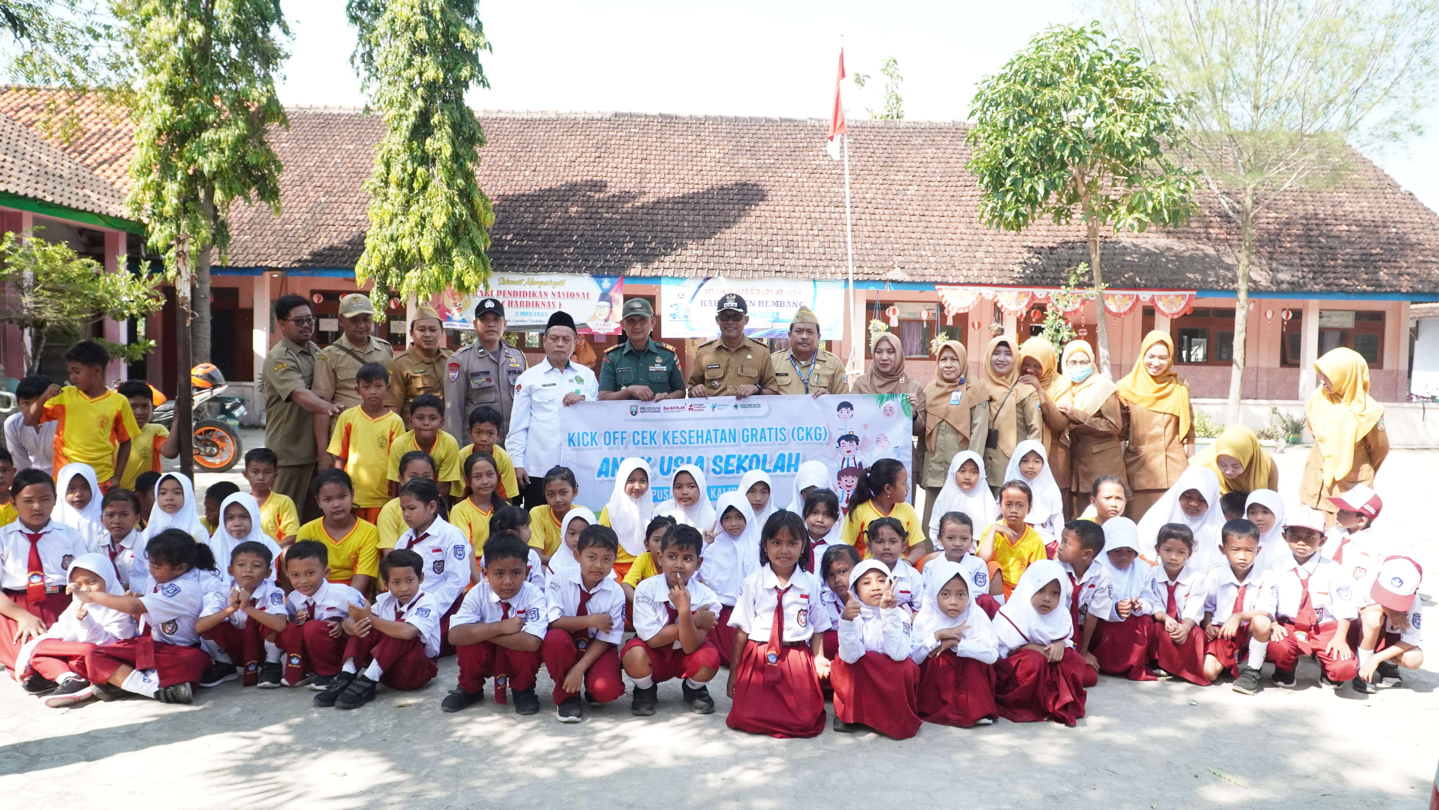 Kick Off Program Pemeriksaan Kesehatan Gratis Anak Sekolah Dilaksanakan di SDN 1 Meteseh
