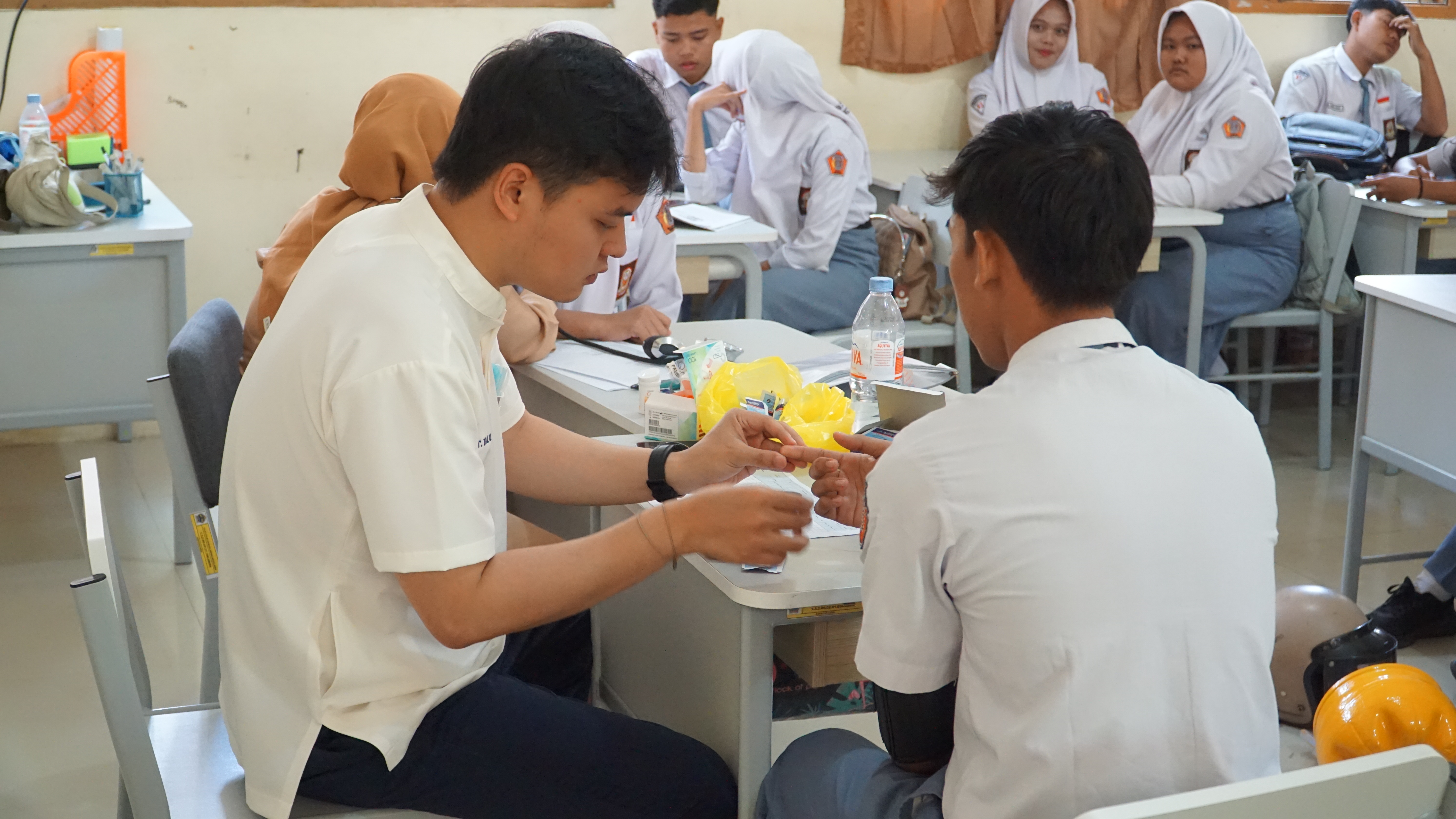 Cek Kesehatan Gratis, Siswa SMAN 2 Rembang Antusias