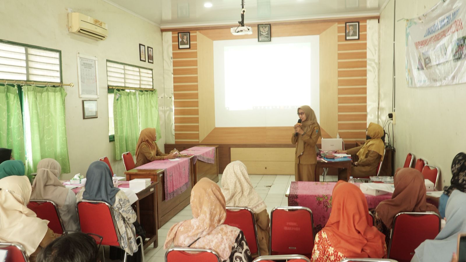Monitoring dan Evaluasi PMT Lokal Kecamatan Kaliori Perkuat Koordinasi Dan Penyaluran Tepat Sasaran